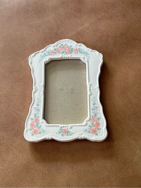 Vintage Ceramic Floral Pic Frame White Pink Green Tabletop Coquette Cottagecore
